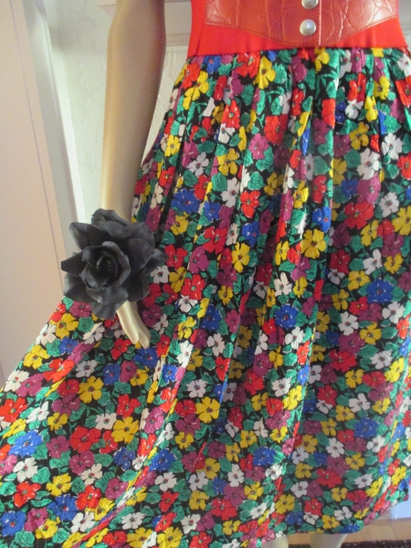 NEUw * Rockabilly- Style * Blumen * Blüten * Flower- Power * Original VINTAGE * Seiden * Falten * Rock 