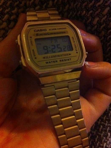 Moderne CASIO Digitaluhr