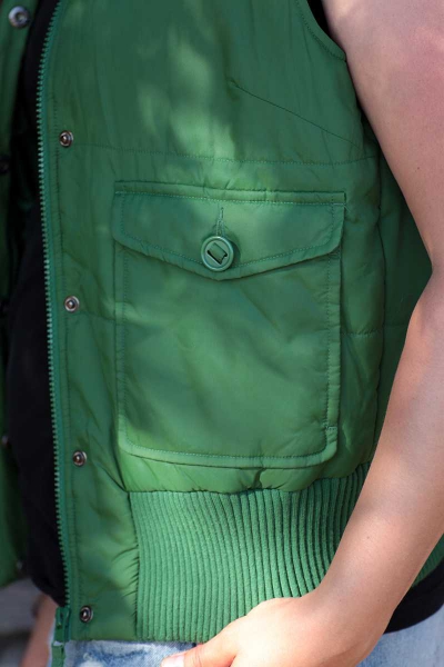 Herbst: Grüne Weste mit Kapuze