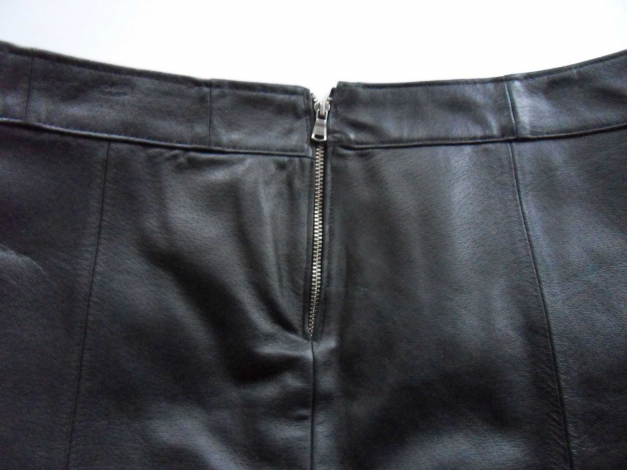 Schwarzer Echtlederrock Gr. 42 40 M L mit Gehschlitzen loeicht ausgestellt Wickeloptik