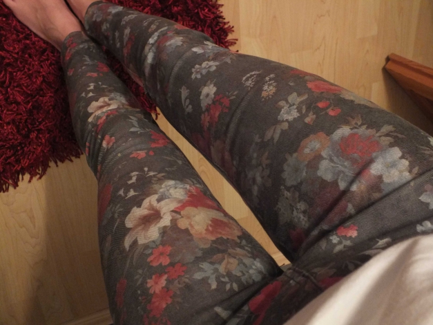 Hose mit Blumenmuster von ONLY 