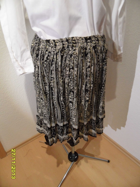 süßer Faltenrock, Hippirock, Frühling mit Goldfäden Gr. L schwarze/beige/ Boho 