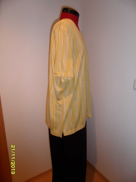 gelb – weiß gestreiftes Damen Shirt von Menke Größe 42 - 44, oversize