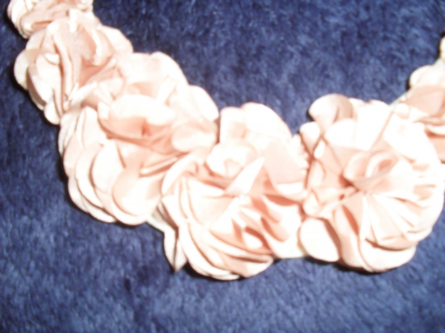 süsses Collier aus Seidenblüten