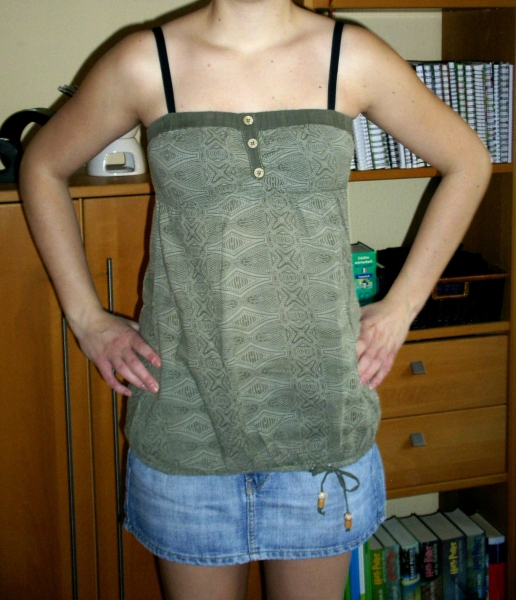 Bershka schulterfreies Top in khaki-grün