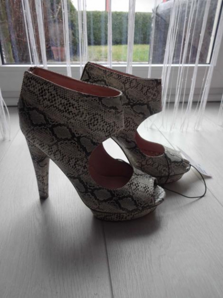 Cut out Pumps Neu von H&M Gr. 38