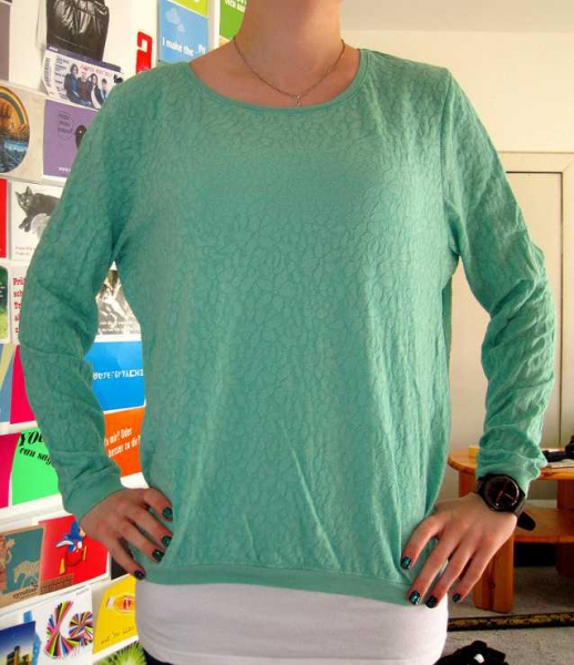 Türkisfarbenes Sweatshirt Blumenmuster 36/38