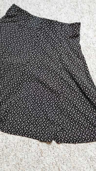 Rock Blümchen Muster schwarz/weiß