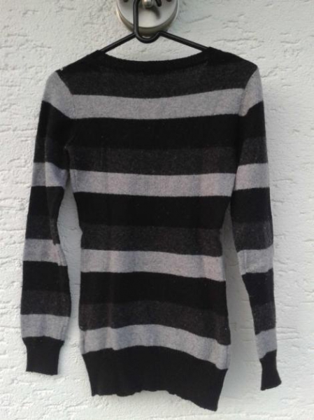 Schwarz gestreifter Pullover mit Pailetten