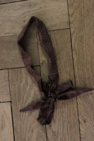  braunes Haarband, in Spitzenoptik