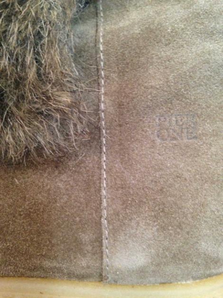 Hellbraune Stiefel für den Winter mit Kunstfell