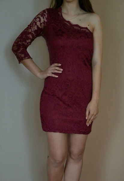Weinrotes kurzes Kleid aus Spitze one shoulder 34 36 S Blogger Ärmel