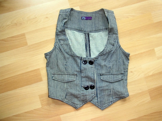 blau weiß gestreifte Weste