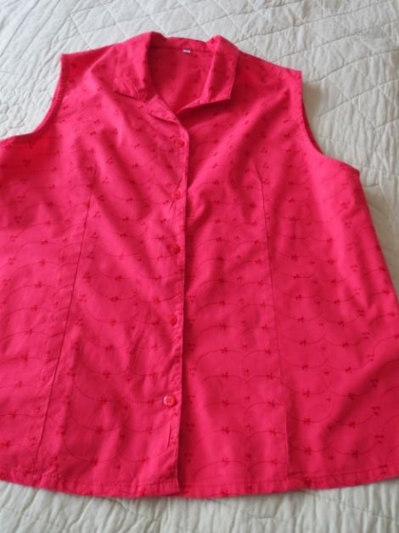 Bluse,rot,bestickt,neu