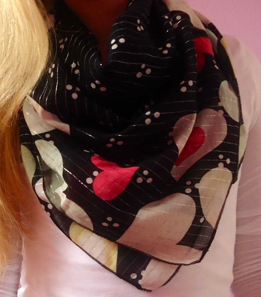 süßes H&M Tuch Schal Herzen Punkte schwarz bunt KEIN Tausch