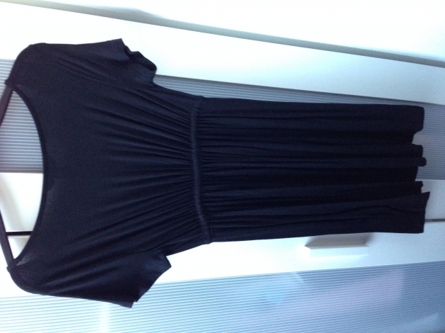 Süßes schwarzes Kleid