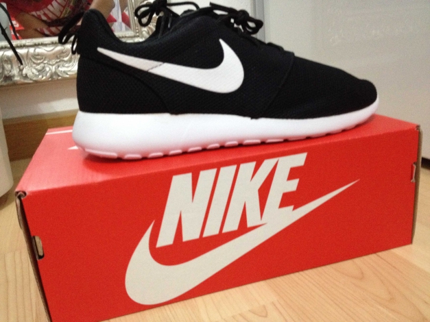 Nike Roshe Run Schwarz Weiß 38