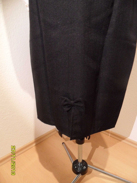 schwarzer Rock mit Schleife original und neu von Quelle! Größe 40, sehr selten