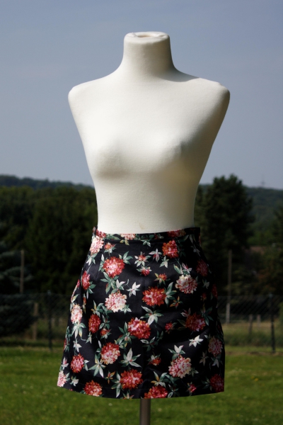 Minirock vintage 90er H&M schwarz rot weiss Blumenmuster