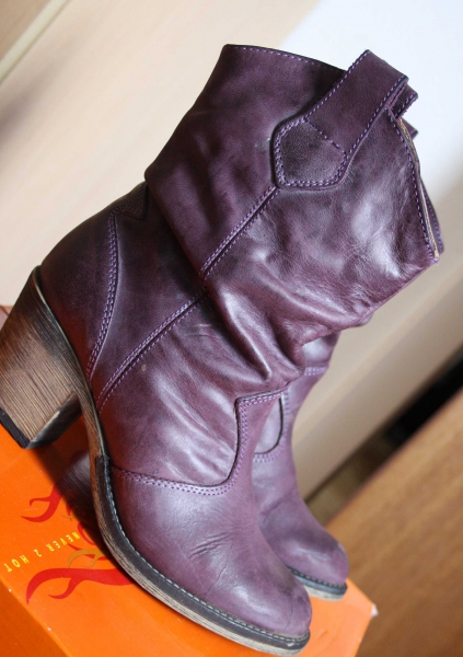 Schöne Herbststiefel Echtleder in Farbe lila