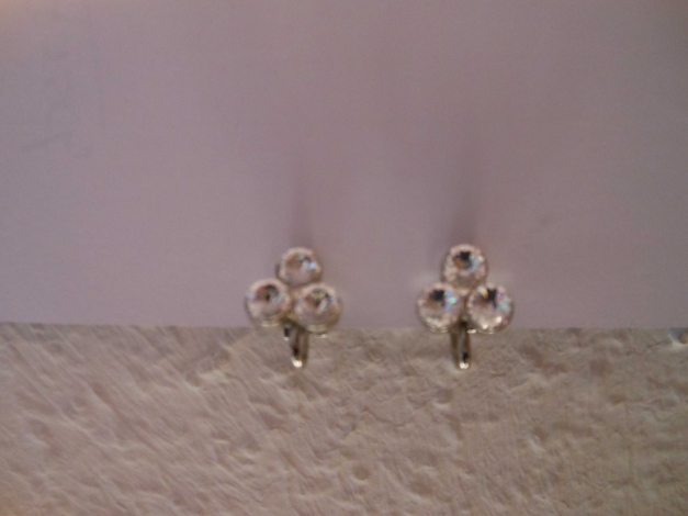 Ohrclips mit 3 Steinen