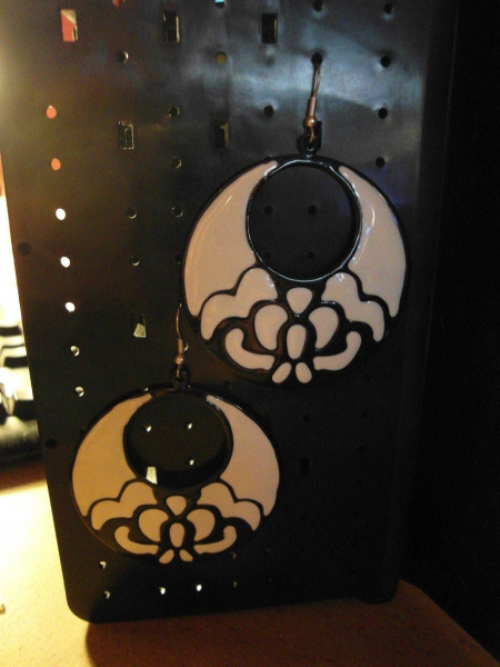 weiß/schwarze Ohrhänger