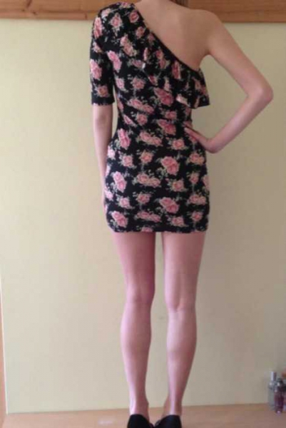 Asymmetrisches Oneshoulder Kleid mit Blumenprint