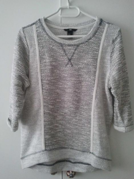 Grauer Pullover Grobstrick