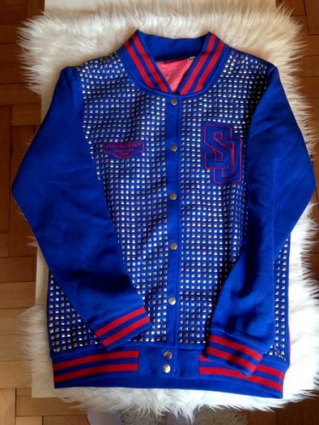 Collegejacke mit Nieten 