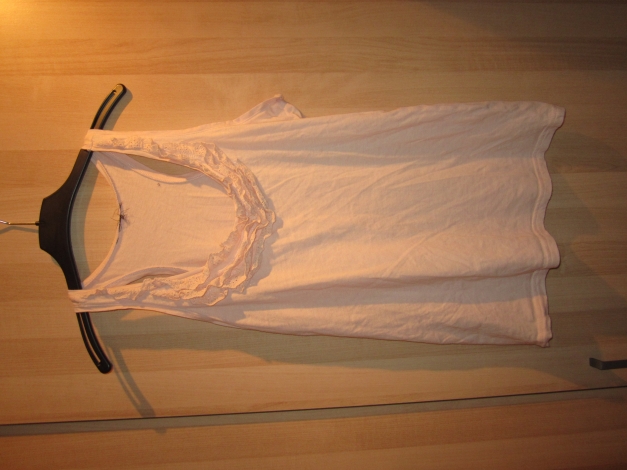 NUDEFARBENDES TOP MIT RÜSCHEN