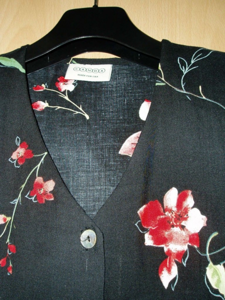 Schönes Sommerkleid schwarz rote Blumen 40 Kleid Gr.20