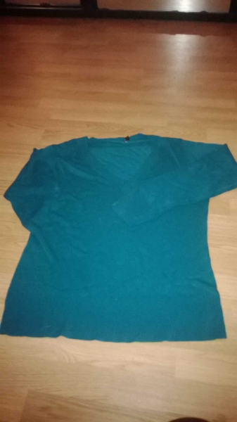 Türkiser Strickpulli