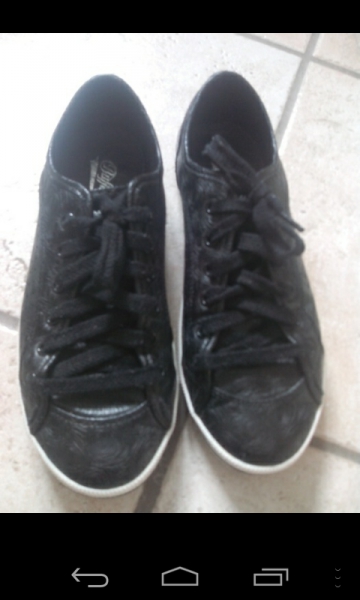 schwarze Buffalo Sneakers