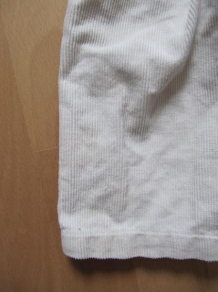 Kordhose mit Blümchenstickerei 12 Monate