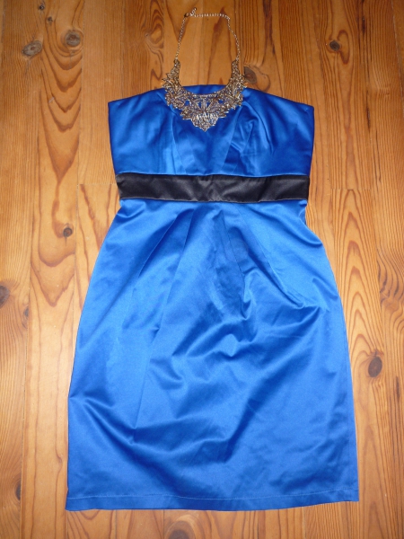 Wunderschönes blaues Ballkleid