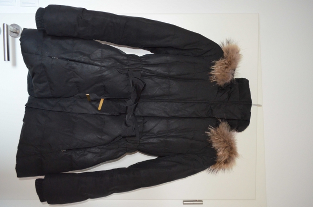 Schwarzer Daunenmantel Echtpelz Mango XS