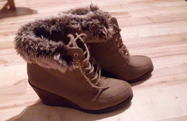Stiefel-Stiefeletten mit Keilabsatz- halbhohe Boots / H&M Gr. 39