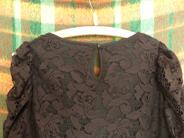 Schwarzes Abendkleid mit Spitze