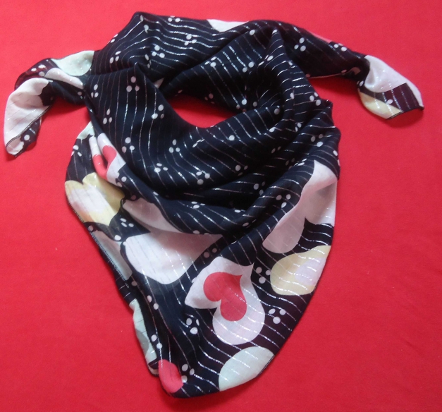 süßes H&M Tuch Schal Herzen Punkte schwarz bunt KEIN Tausch