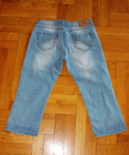 3/4 Jeans Caprijeans Gr. 30 (= 38/40 M), top Zustand blau hellblau used look Loch Löcher