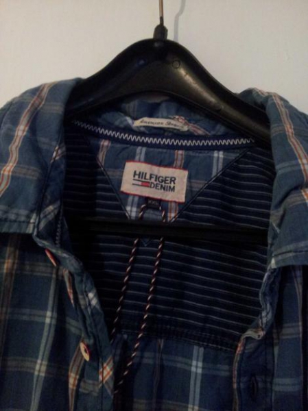 Hilfiger Herren Freizeithemd mit Etikett