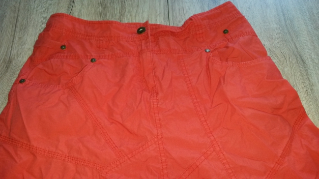 Toller roter Rock, wie Shakira 