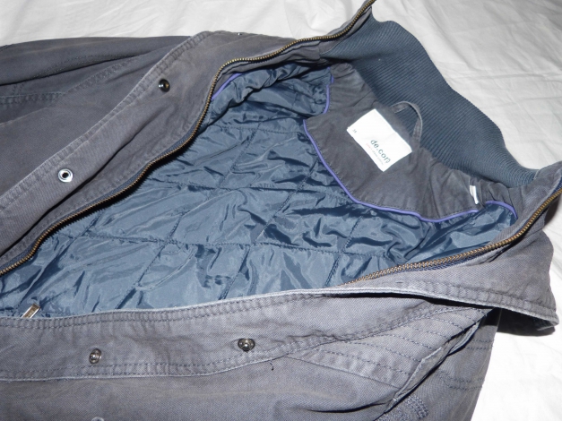 blaue Winterjacke