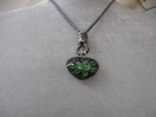 *** Neue Kette mit Glasanhänger ***