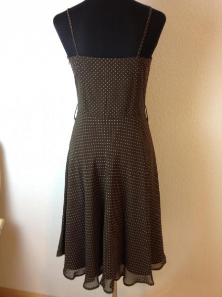 Braun-Weiß gepunktetes Kleid
