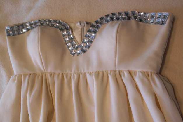 Trägerloses Abendkleid NEU