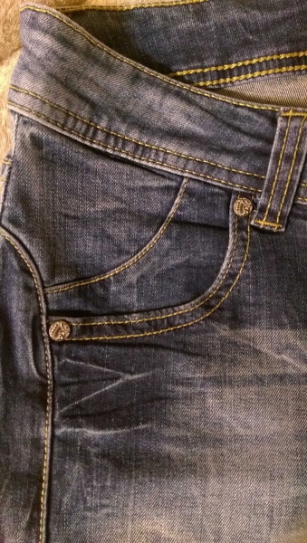 Schöne Jeans mit Waschung