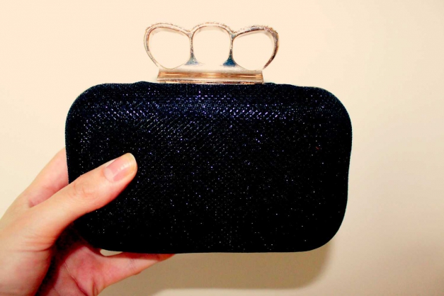 Schicke Clutch mit Ringen