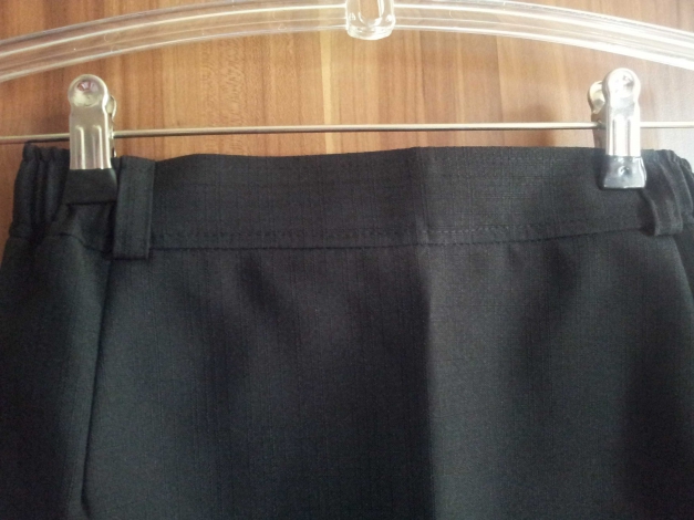 schwarzer Rock mit Schleife original und neu von Quelle! Größe 40, sehr selten