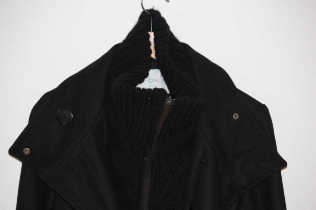 Tolle Winterjacke mit Strick in schwarz
